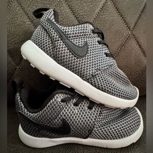NIKE Roshe One TD Baby Toddler Sneakers Gray Size 6c